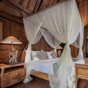 Antique Bedroom Furniture and Decor